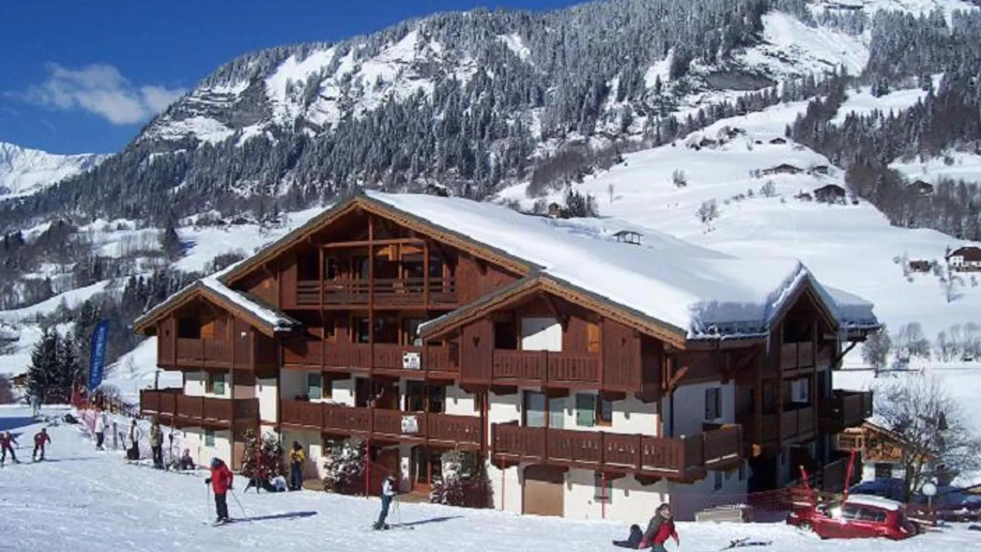Appartement Au Pied Des Pistes Avec Grande Terrasse Et Parking - Fr-1-505-36 Flumet Apartment