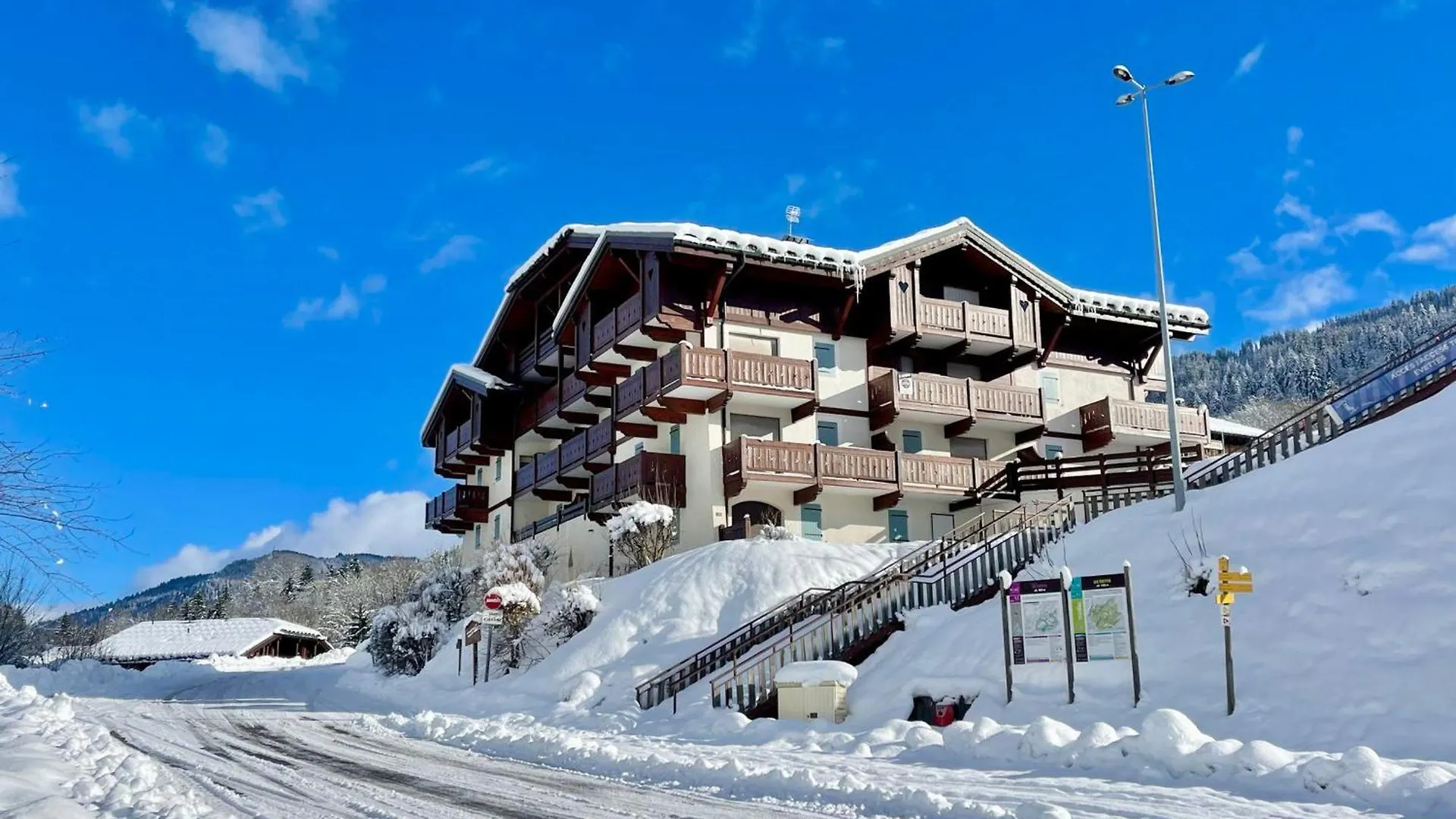 Apartment Appartement Au Pied Des Pistes Avec Grande Terrasse Et Parking - Fr-1-505-36 Flumet